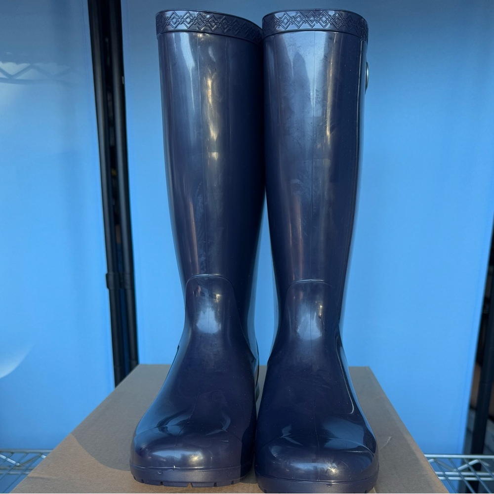 UGG rain boots navy size 7